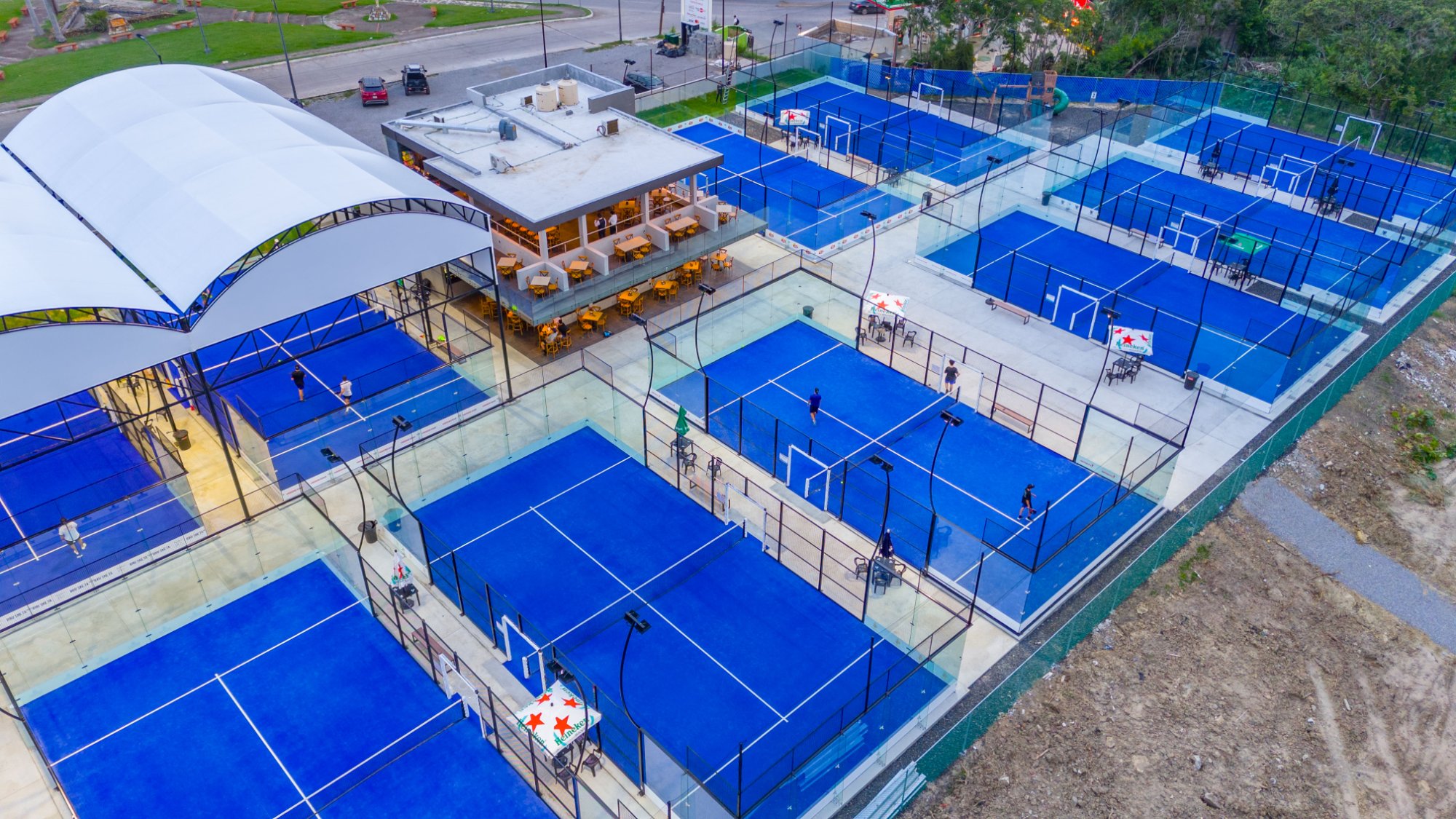 Canchas de pádel techadas y domos